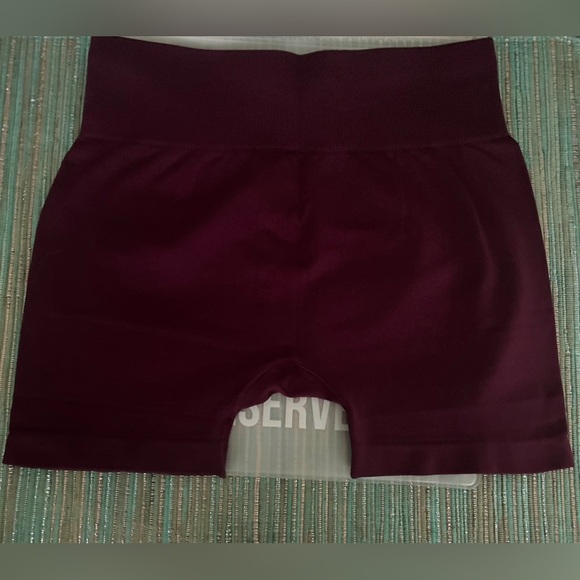 SIGNATURE BOOTY SHORT | MAROON
Squat-proof, stretchy and high-waisted. - Picture 6 of 7